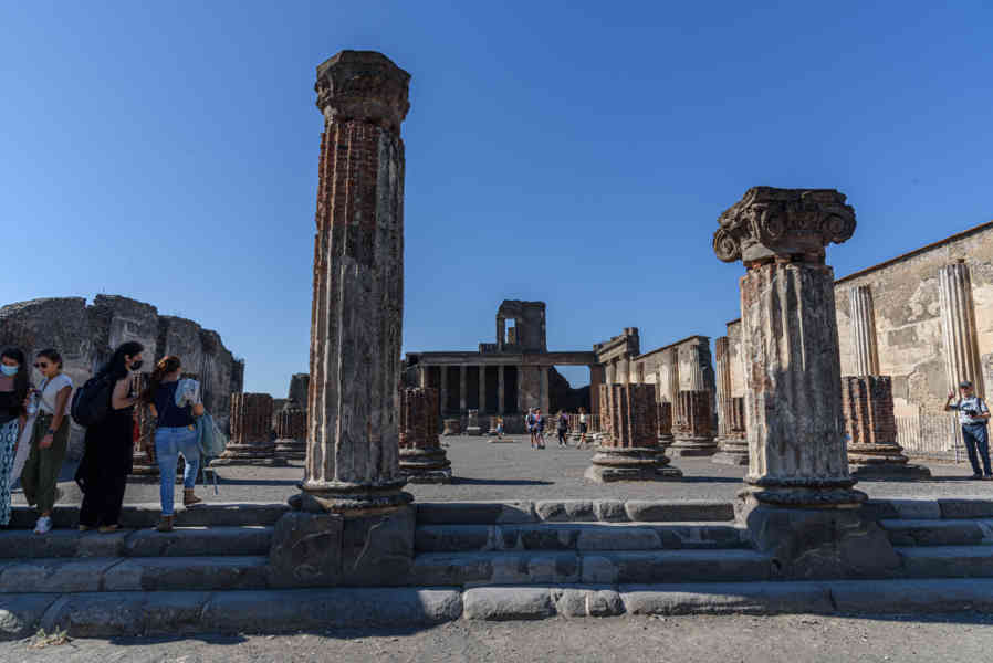 018 - Italia - Pompeya - parque arqueológico de Pompeya - Basílica.jpg